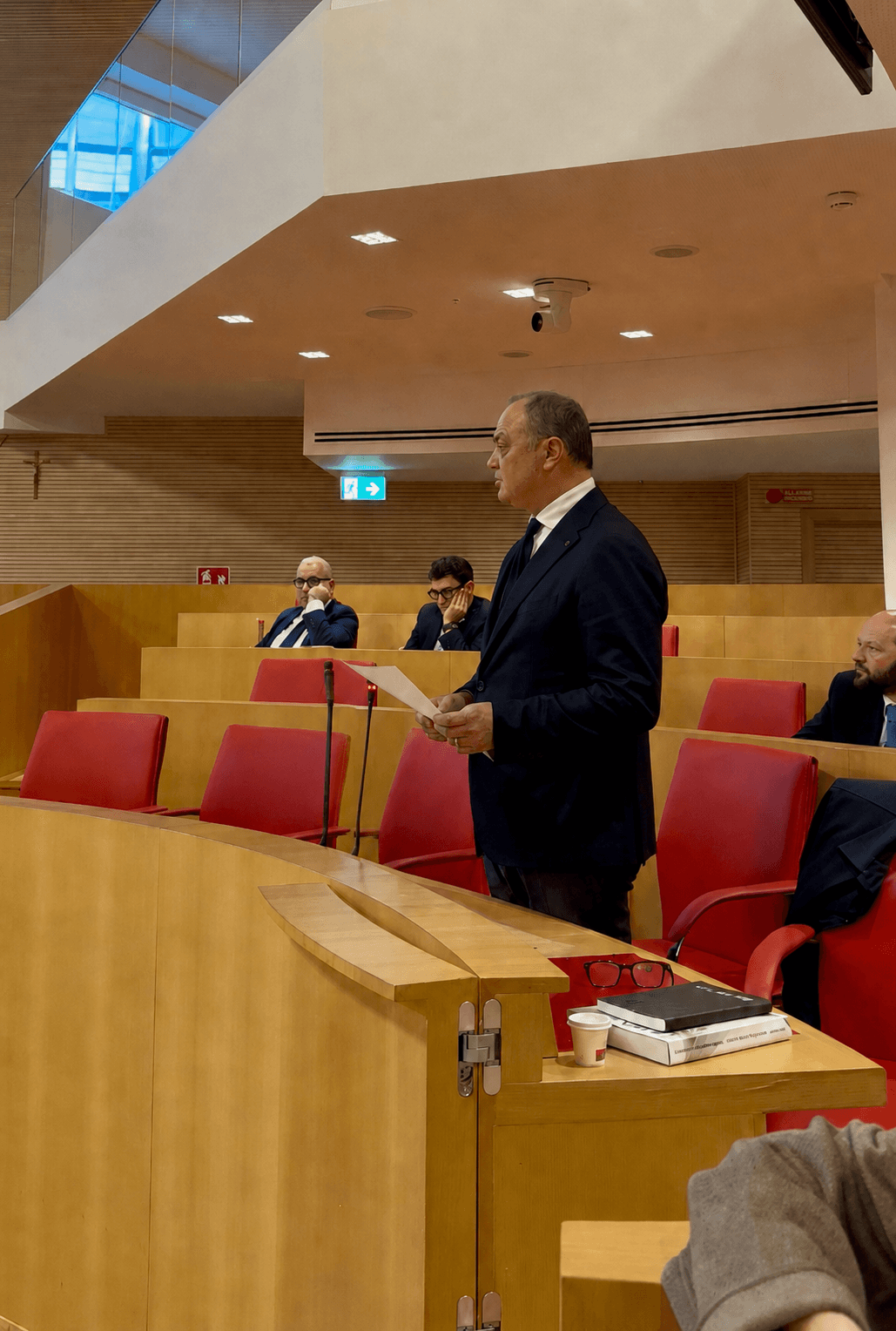Ruggiero Passero durante un intervento in Consiglio regionale