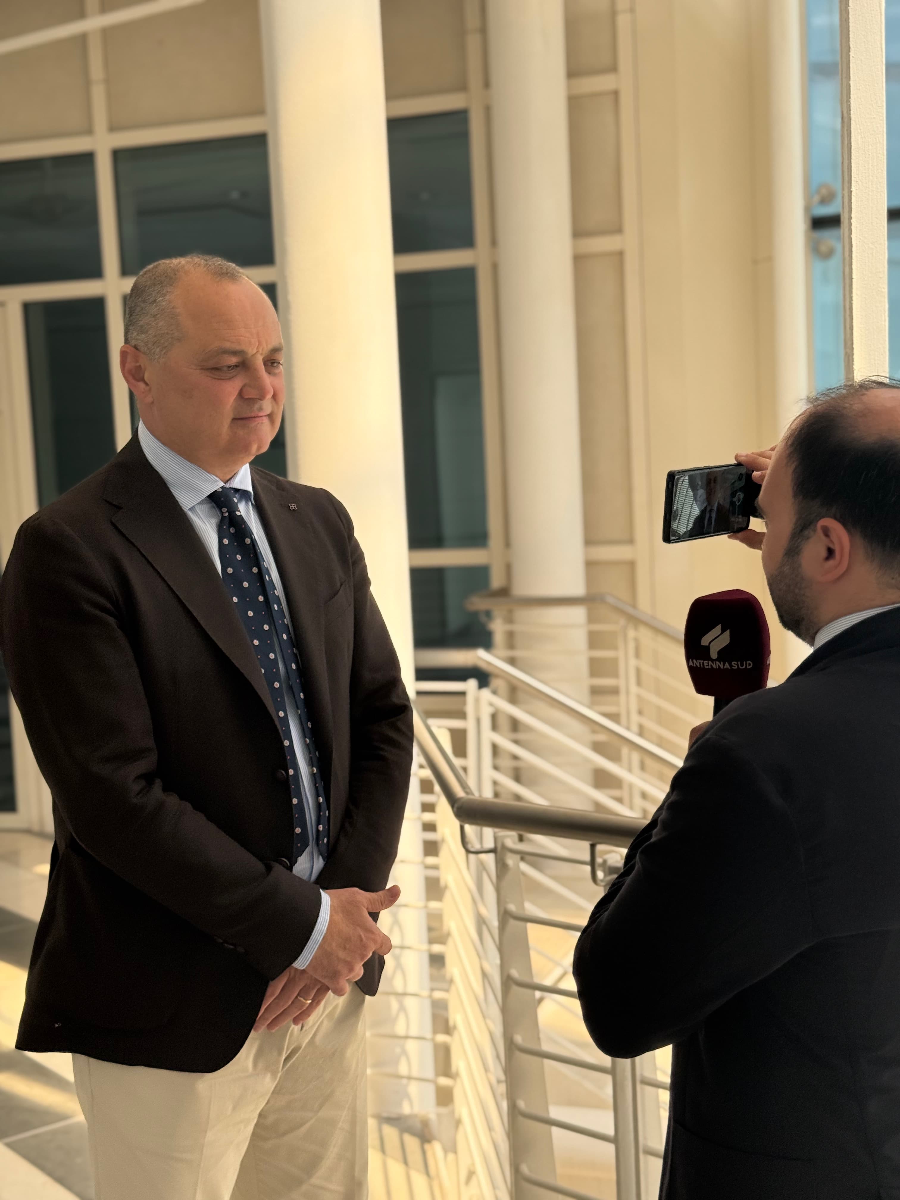 Ruggiero Passero durante un'intervista istituzionale